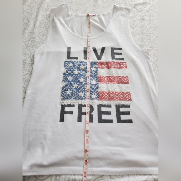White top " LIVE FREE" - Picture 5 of 6